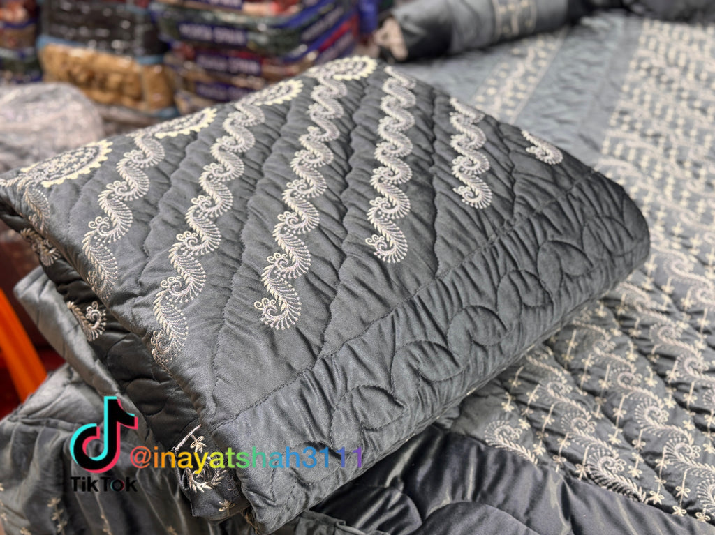 Luxury Bridal 9-Piece Embroidered Bedsheet & Quilted Razai Set
