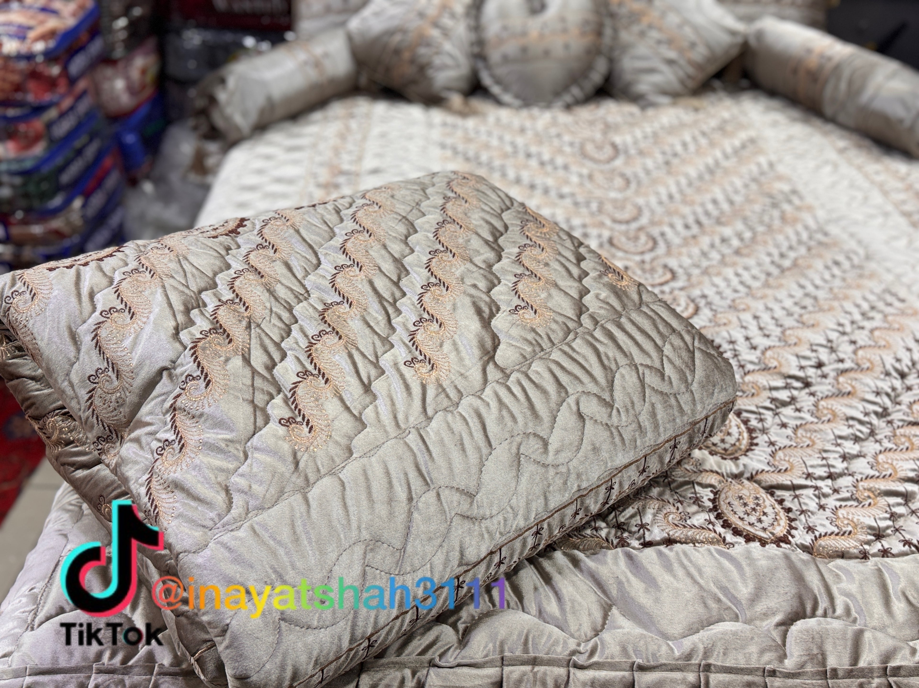 Luxury Bridal 9-Piece Embroidered Bedsheet & Quilted Razai Set – Imported Leather Cloth |