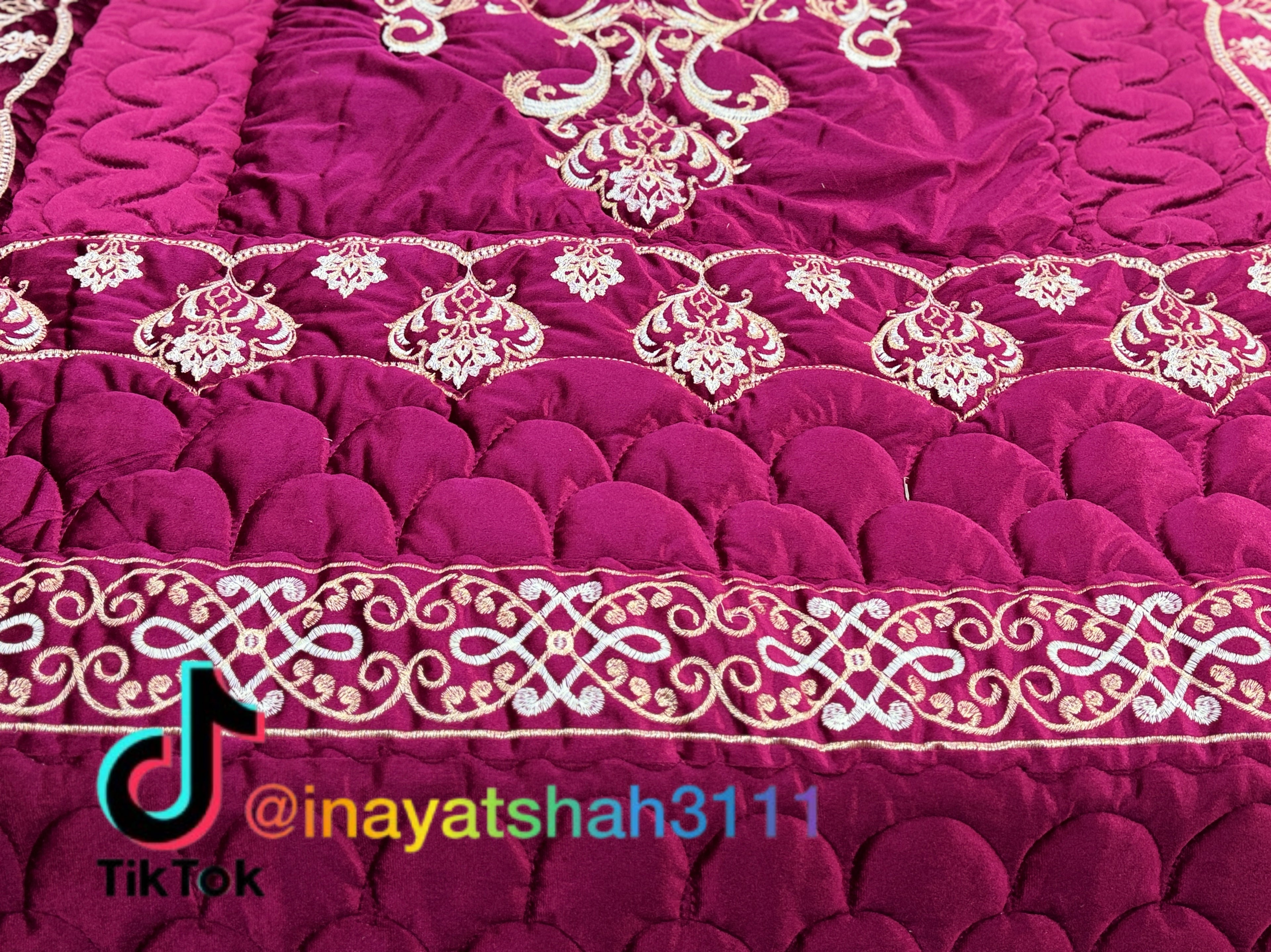 Luxury Bridal 9-Piece Embroidered Bedsheet & Quilted Razai Set –