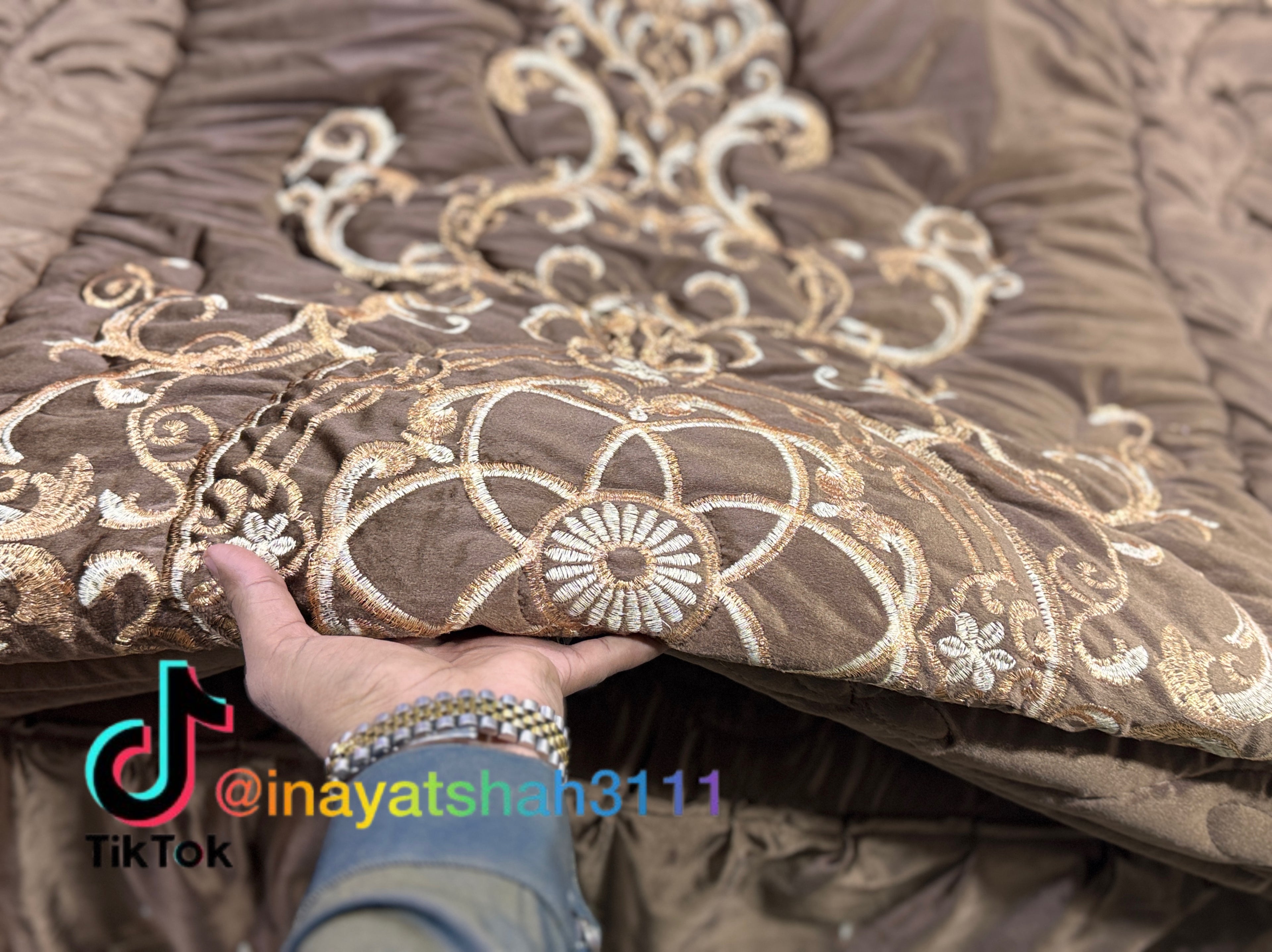 Luxury 9-Piece Embroidered Bridal Bedsheet & Quilted Razai Set