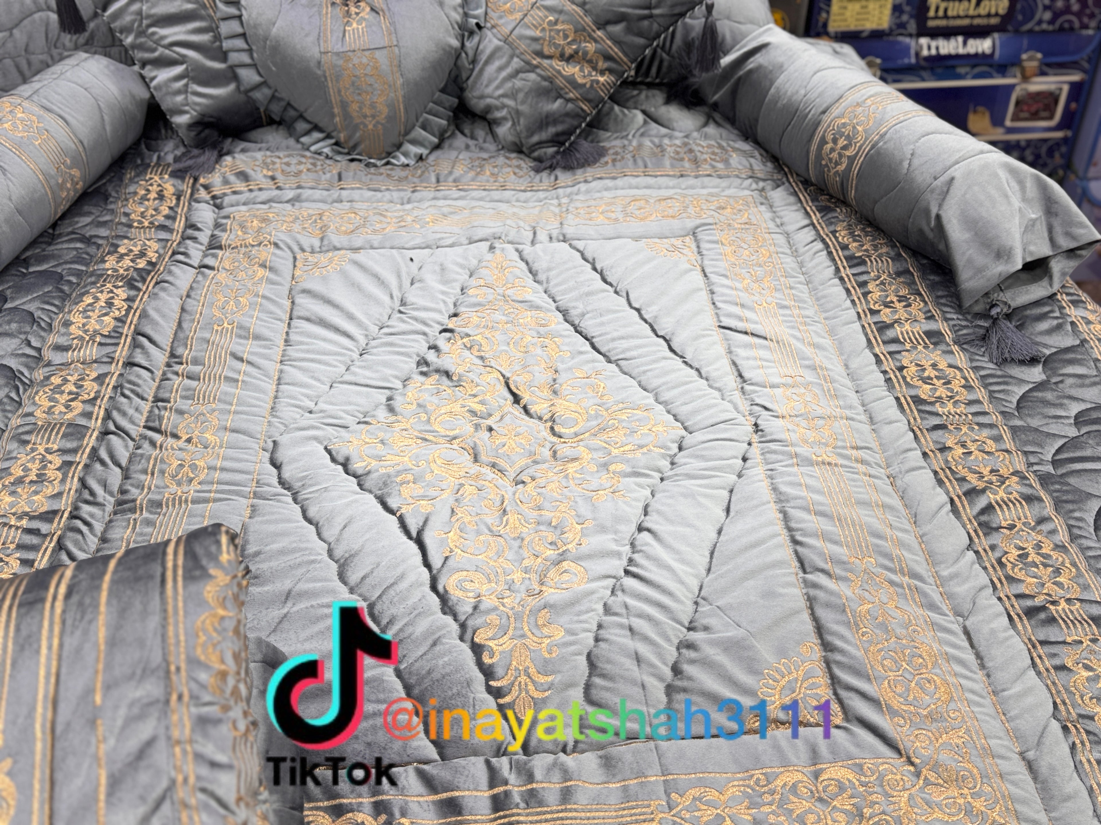 Luxury 9-Piece Embroidered Razai Set – Premium Leather Cloth