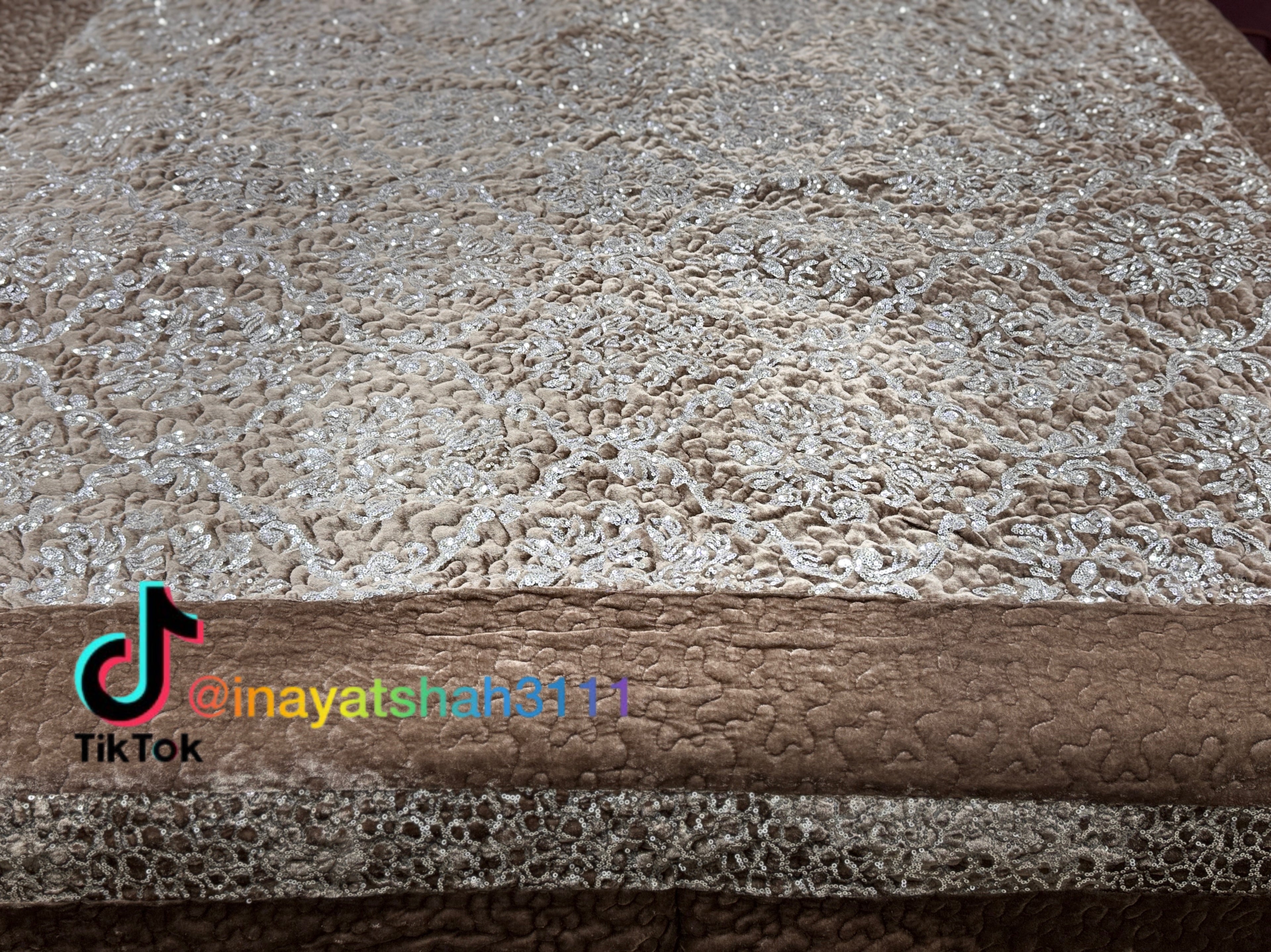 3-Piece Bed Sheet Set – with Shining Sitara Design