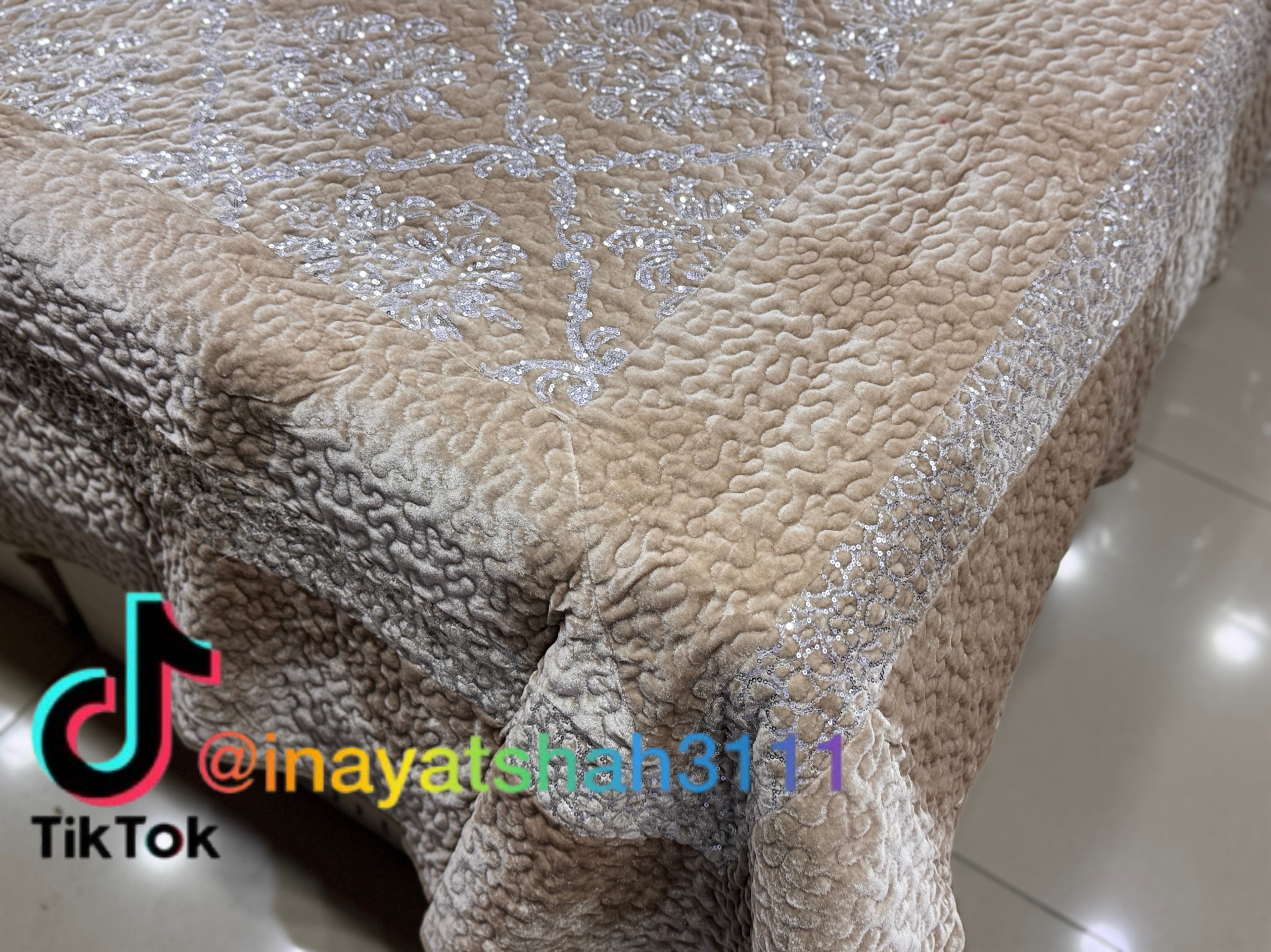 3-Piece Bed Sheet Set – Premium Leather Touch Shining Sitara Design