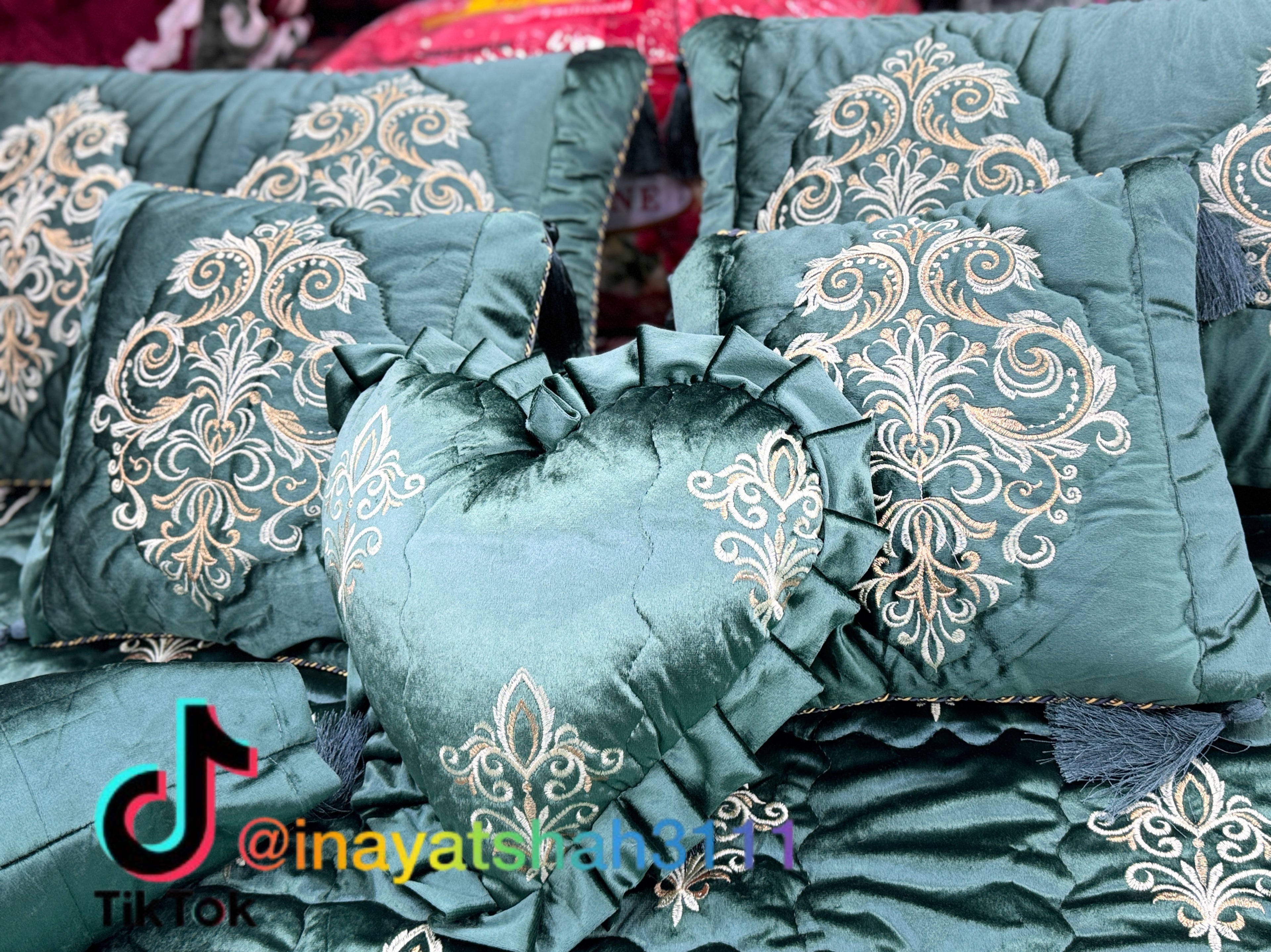 Luxury 9-Piece Embroidered Razai Set – Premium Leather Cloth